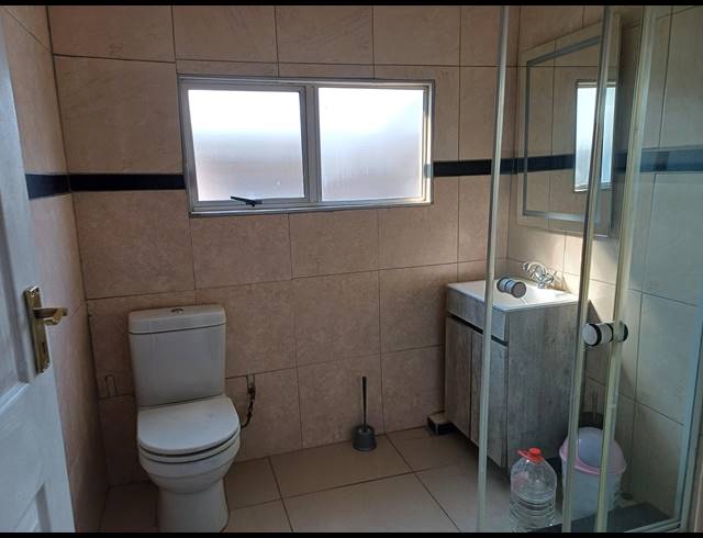 5 BEDROOM HOUSE TO LET IN MONTFORD